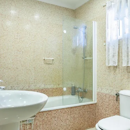 3 Bedroom In Apartment *